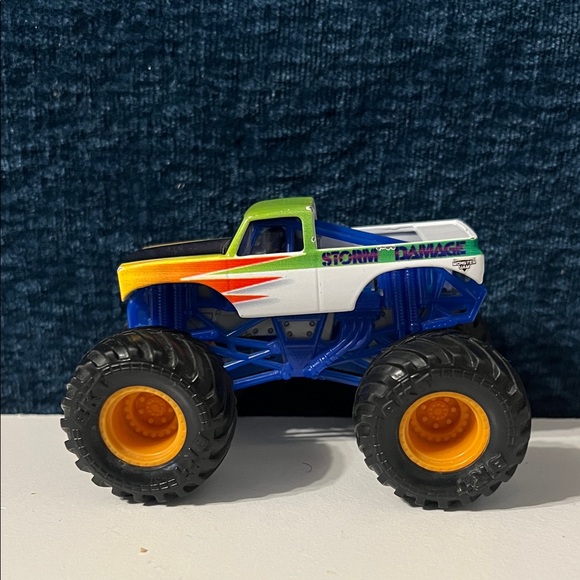 Monster Jam 2022 STORM DAMAGE 1:64 HTF - Picture 1 of 4